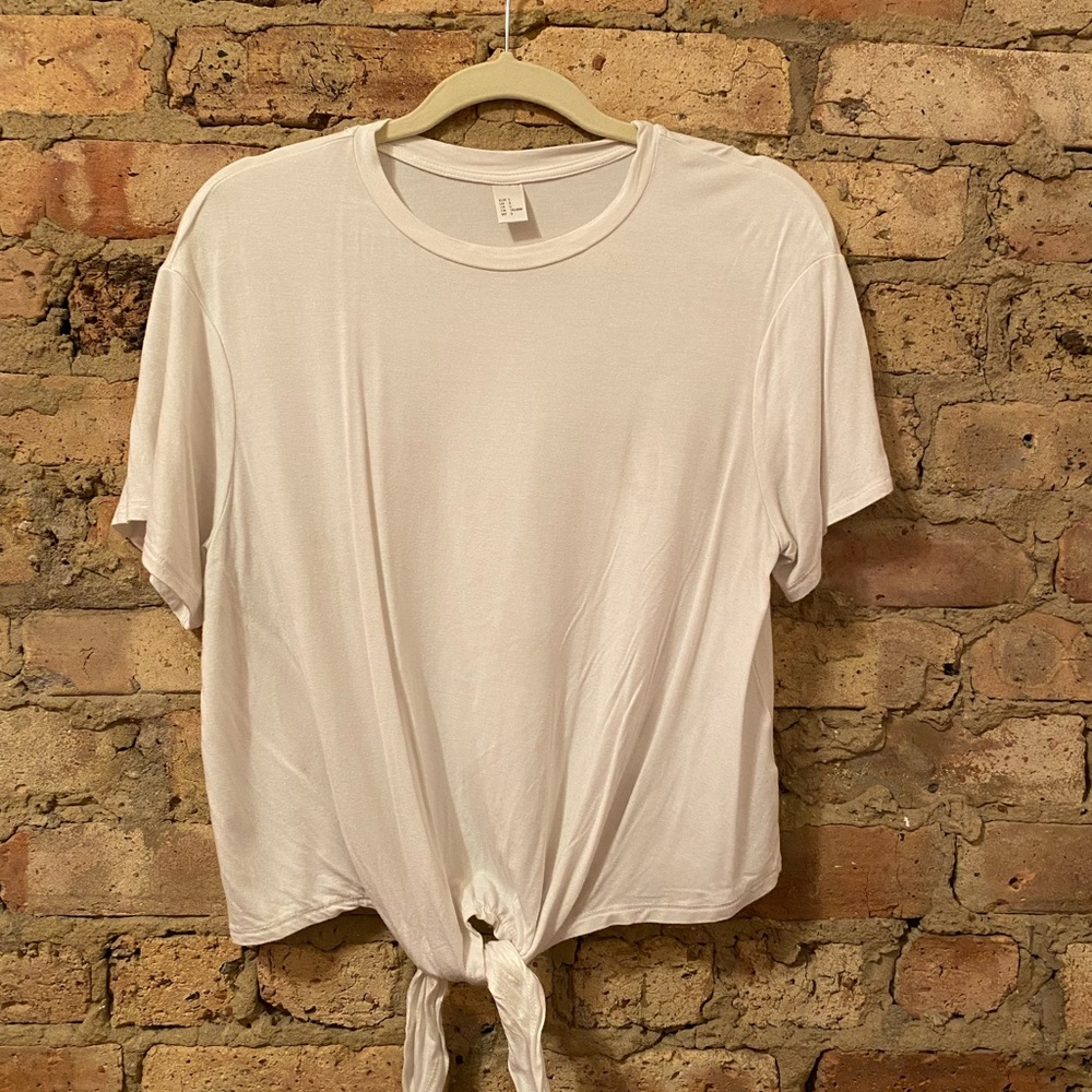 White T-shirt with tie in front